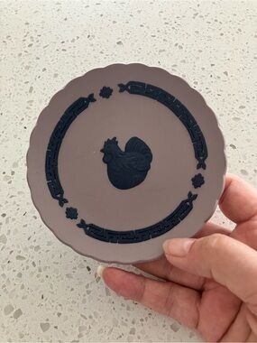 Wedgwood Jasperware 2005 Mauve Year Tray Plate Rooster Zodiac #58 Bird Chicken